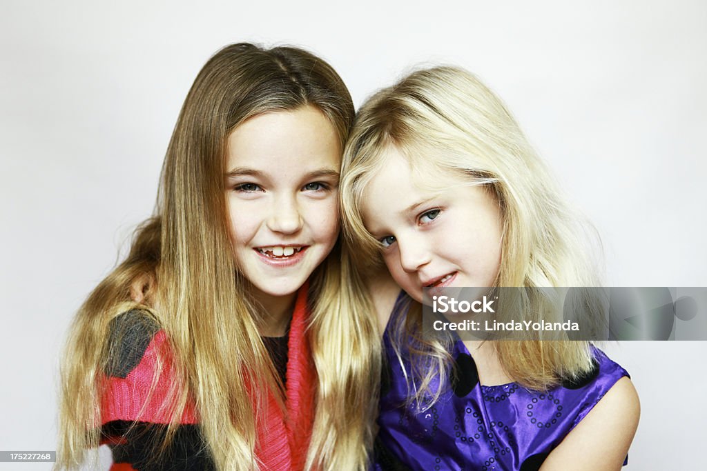 Retrato de duas meninas - Foto de stock de 6-7 Anos royalty-free