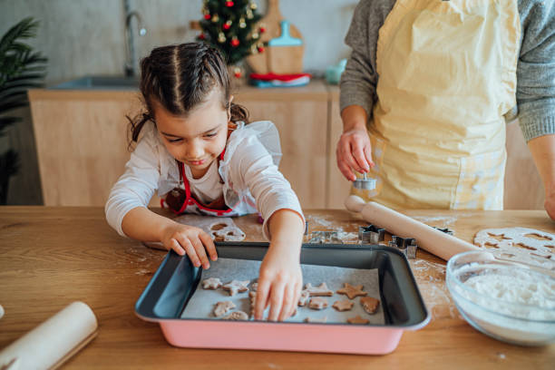 istock Mother and daughter preparing cookies for Christmas 1752273655