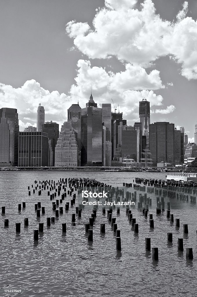 Vista da paisagem urbana de Manhattan, Brooklyn Heights mar, cidade de Nova York - Foto de stock de Arranha-céu royalty-free