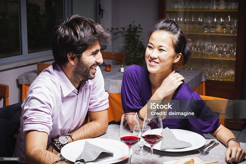 Casal Jovem romântico Jantar - Royalty-free Mesa para Dois Foto de stock