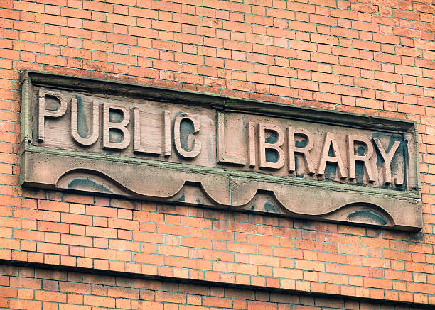 sinal da biblioteca pública - dublin ireland brick built structure building exterior imagens e fotografias de stock
