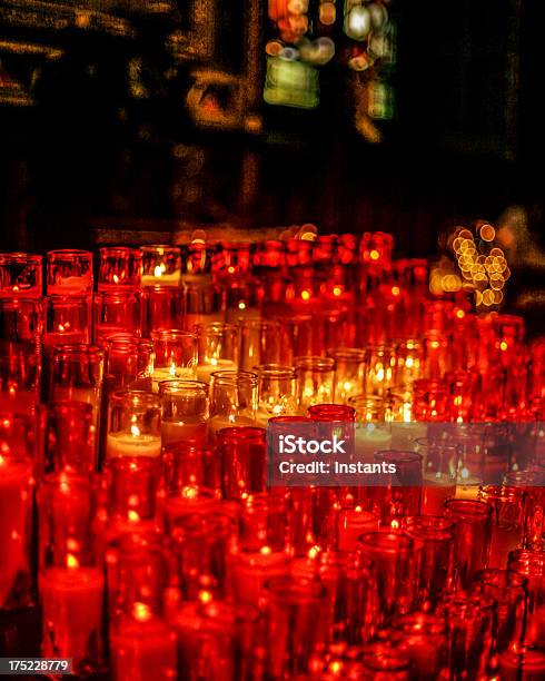 Foto de Velas Comemorativas e mais fotos de stock de Amarelo - Amarelo, Amor, Basílica