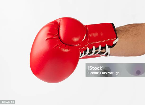 Roten Boxhandschuh Stockfoto und mehr Bilder von Boxhandschuh - Boxhandschuh, Weißer Hintergrund, Aggression