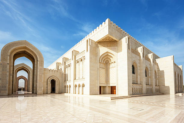 grande moschea del sultano qabus sala di preghiera, oman - oman greater masqat built structure mosque foto e immagini stock