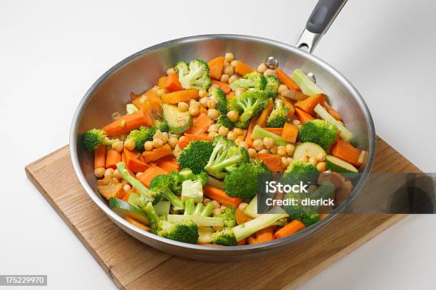 Stir Fry Vegetariano - Fotografie stock e altre immagini di Alimentazione sana - Alimentazione sana, Antiossidante, Broccolo