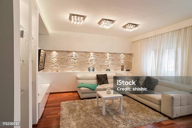 Sala De Estar - Fotografias de stock e mais imagens de Apartamento - Apartamento, Carpete, Cortina