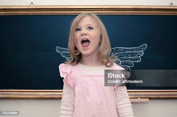 エンジェル - 動物の翼のストックフォトや画像を多数ご用意 - 動物の翼, 女の子, 宗教美術 光輪