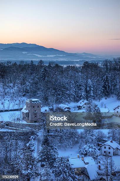 Photo libre de droit de Médiévale Enneigé Au Coucher Du Soleil banque d'images et plus d'images libres de droit de Alpes européennes - Alpes européennes, Autriche, Chaîne de montagnes