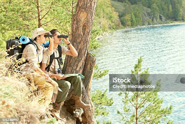 Kilka Pieszych - zdjęcia stockowe i więcej obrazów Jezioro - Jezioro, Lato, Lornetka