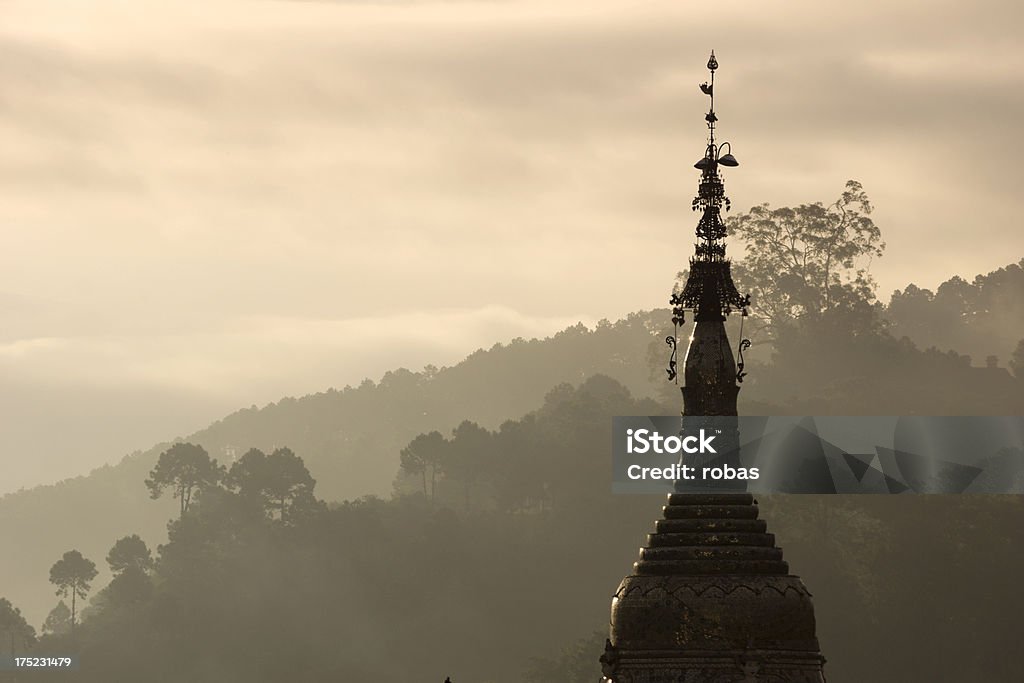 Zachód słońca z świątyni w Kalaw (Myanmar) - Zbiór zdjęć royalty-free (Bez ludzi)