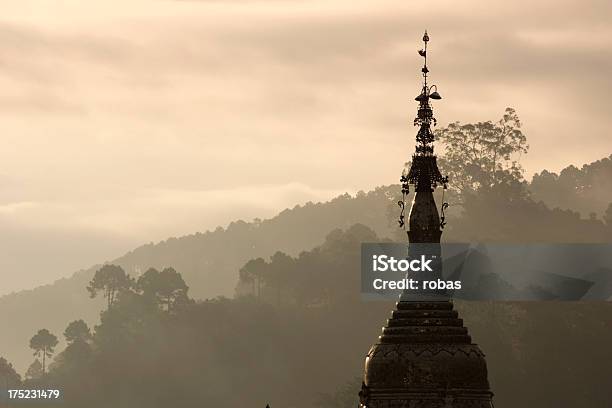 Zachód Słońca Z Świątyni W Kalaw - zdjęcia stockowe i więcej obrazów Bez ludzi - Bez ludzi, Brzask, Buddyzm