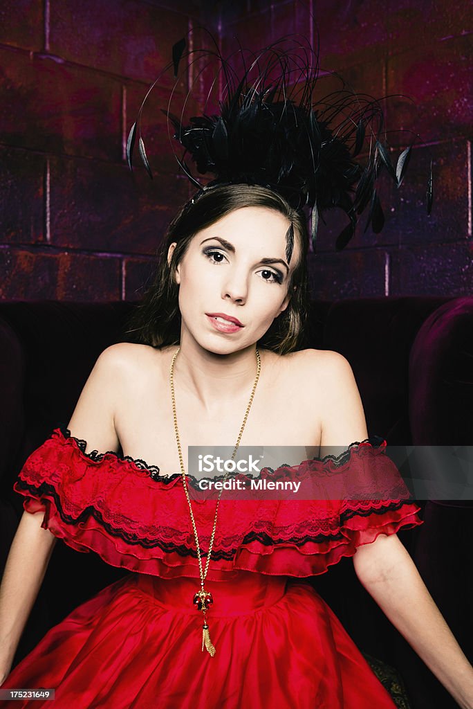 Diva En Vestido Rojo Foto de stock y más banco de imágenes de Cabaret - Cabaret, 20 a 29 años, A la moda - iStock Diva En Vestido Rojo Foto de stock y más banco de imágenes de Cabaret - Cabaret, 20 a 29 años, A la moda - iStock