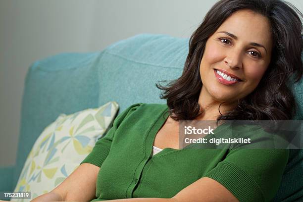Foto de Mulher Hispânica e mais fotos de stock de 40-44 anos - 40-44 anos, 45-49 anos, Adulto