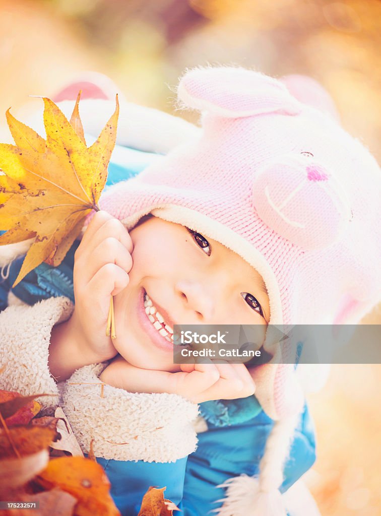 Menina bonita com roupas de inverno - Foto de stock de 6-7 Anos royalty-free