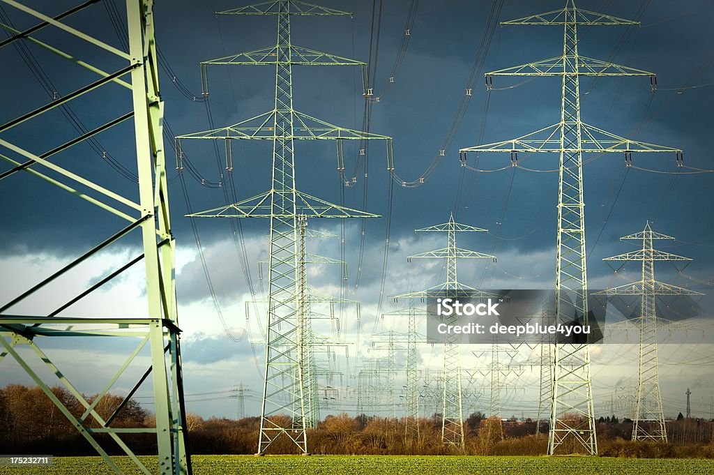 High Voltage Towers - Lizenzfrei Achtung Hochspannung Stock-Foto