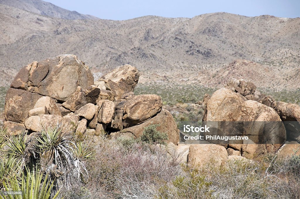 Снижается Горная порода в Джошуа Natl парк в Калифорнии - Стоковые фото Без людей роялти-фри
