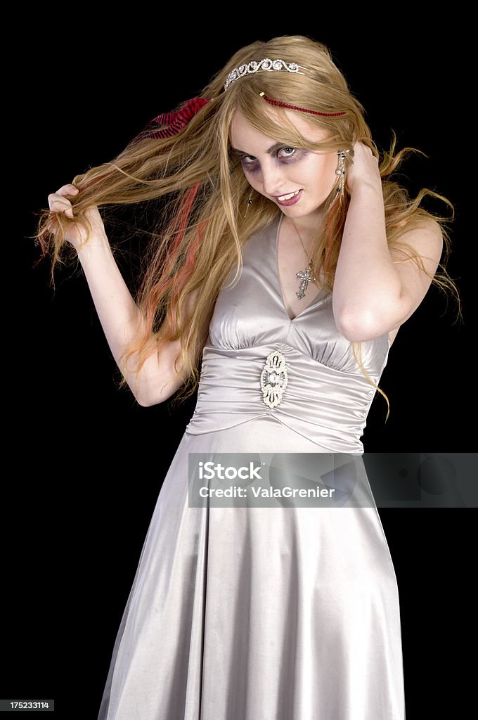 Blonde in Abend-Kleid mit Haaren spielen. - Lizenzfrei 16-17 Jahre Stock-Foto