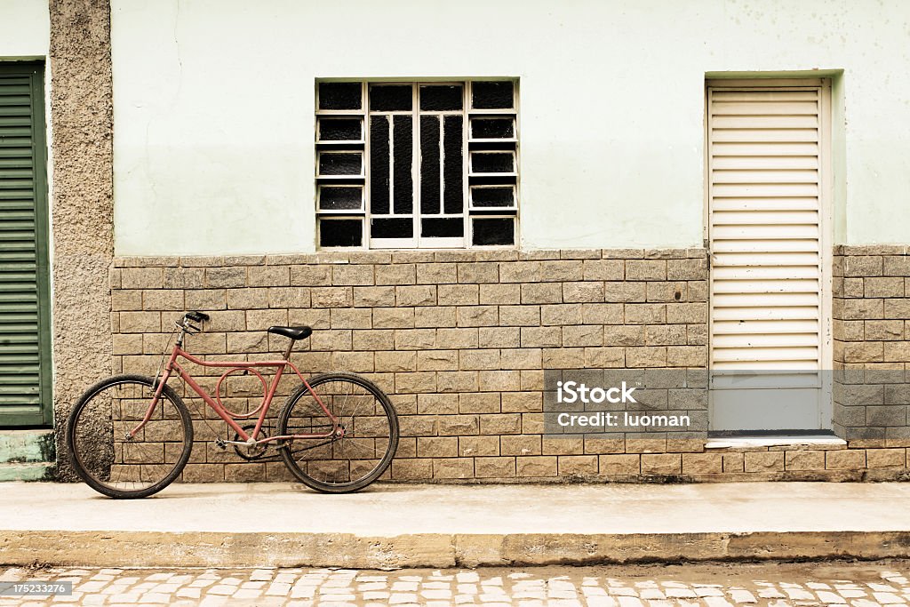 Brasil-Interior pequeña panorama de la ciudad - Foto de stock de Acera libre de derechos