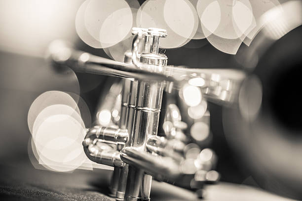 tromba in un jazz club - close up nightclub trumpet nobody foto e immagini stock