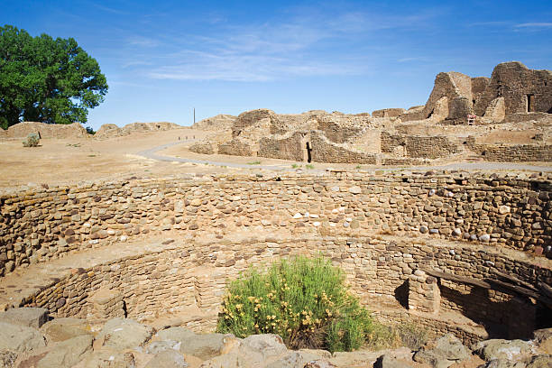 アステカ廃墟国定記念物 - aztec ruins national monument anasazi anasazi ruins dry ストックフォトと画像