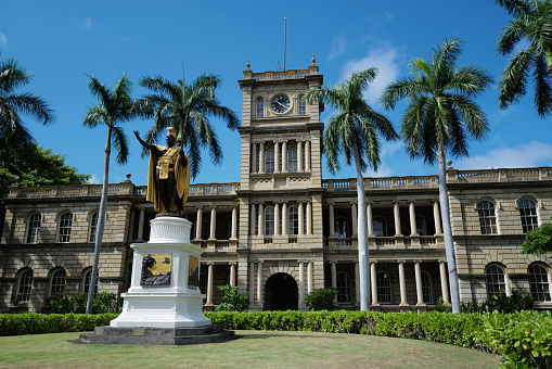 Kamehameha Statue with Government Building in Oauh, Hawaii