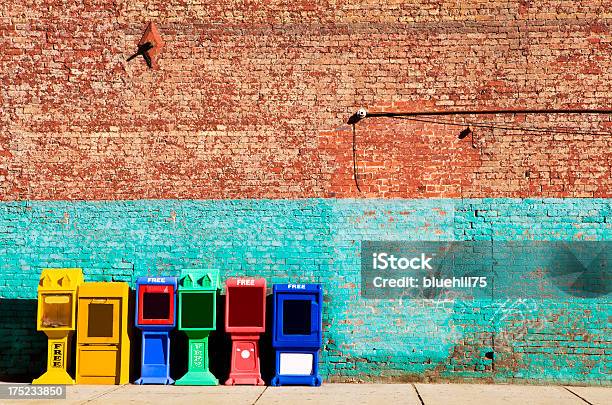 Soportes De Periódico Foto de stock y más banco de imágenes de Quiosco de periódicos - Quiosco de periódicos, Nashville, Sin personas