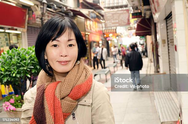 アジアの熟年女性 - 1人のストックフォトや画像を多数ご用意 - 1人, 30代, 40代