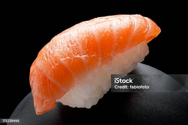 Sushi Na Czarnym Tle - zdjęcia stockowe i więcej obrazów Antipasto - Antipasto, Fotografika, Gourmet
