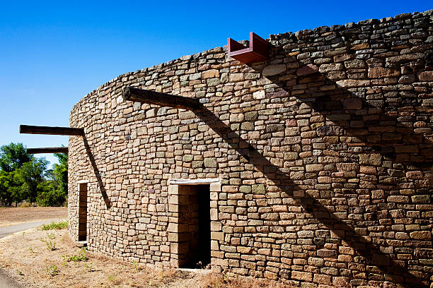 素晴らしいキヴァ「アステカ廃墟国定記念物 - aztec ruins national monument anasazi anasazi ruins dry ストックフォトと画像