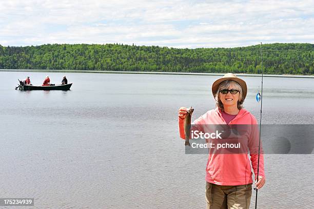 Attività Fishing - Fotografie stock e altre immagini di Donne anziane - Donne anziane, Industria della pesca, Pesca - Attività all'aperto