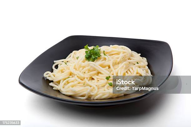 Świeże Spaghetti - zdjęcia stockowe i więcej obrazów Bez ludzi - Bez ludzi, Białe tło, Czosnek