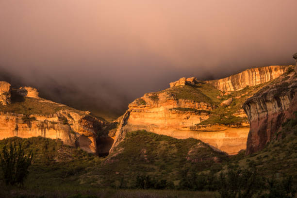 Enchanted pink and golden view of the Golden Gate Highlands National Park The Golden Gate Highlands National Park is located in the Free State Drakensberg Mountains and is named after the brilliant shades of gold of the cliffs composed of Clarens Sandstone. golden gate highlands national park stock pictures, royalty-free photos & images
