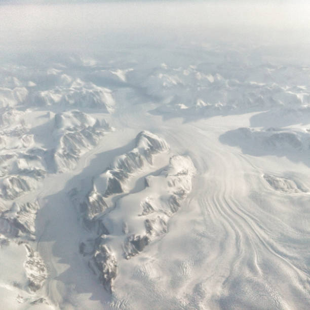 groenland vue du haut - aerial view greenland glacier scenics photos et images de collection