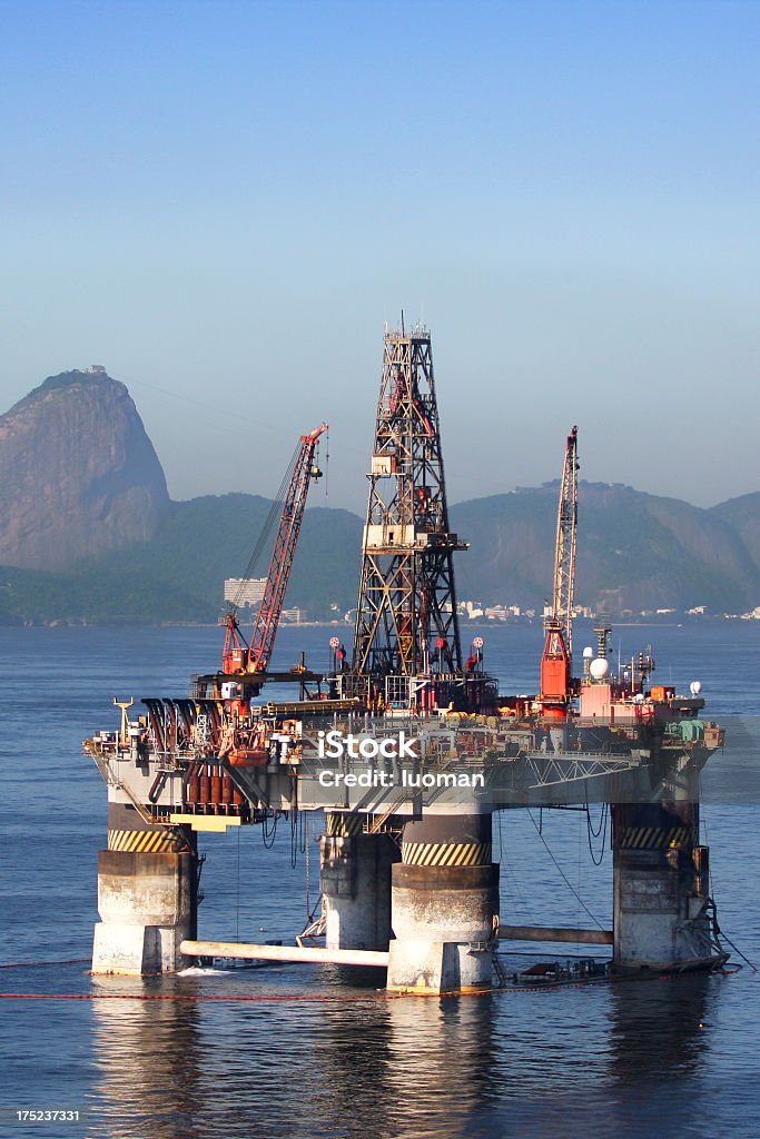 Piattaforma petrolifera a Rio de Janeiro ancorata - Foto stock royalty-free di Benzina