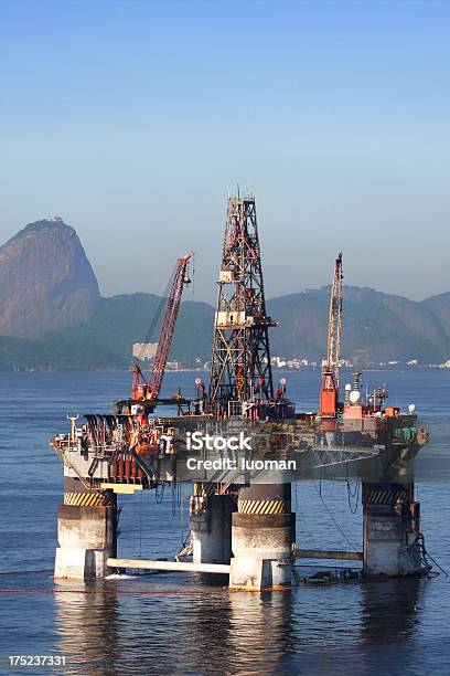 Piattaforma Petrolifera A Rio De Janeiro Ancorata - Fotografie stock e altre immagini di Benzina - Benzina, Cantiere navale, Petrolio