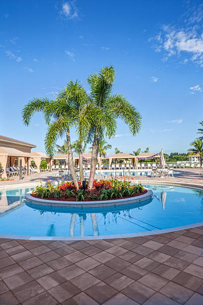 美しい抵抗エクササイズのプール - tourist resort apartment swimming pool caribbean ストックフォトと画像