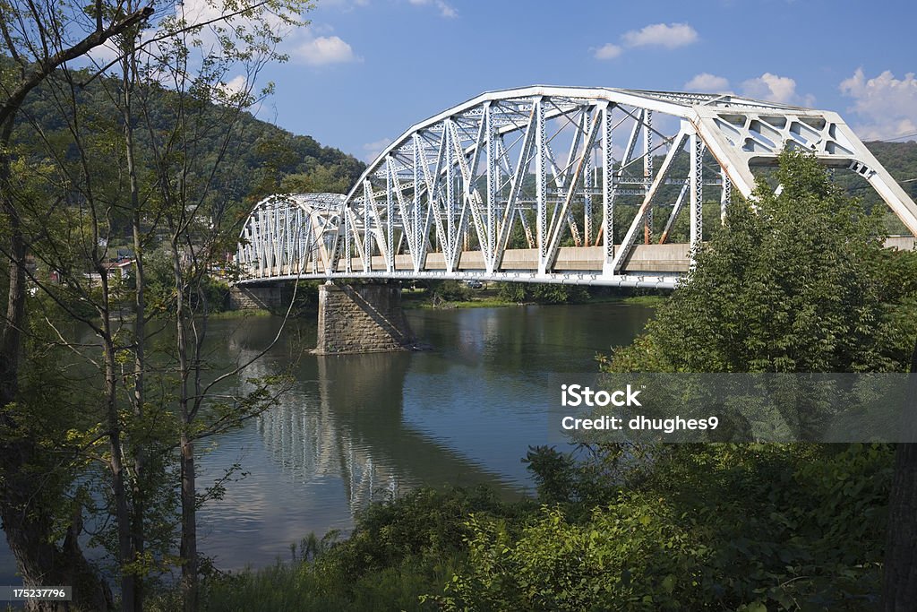 Ponte sobre o Rio Allegheny em Tidioute Pennsylvania USA - Royalty-free Ao Ar Livre Foto de stock