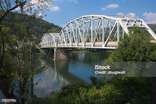 Ponte Sobre O Rio Allegheny Em Tidioute Pennsylvania Usa - Fotografias de stock e mais imagens de Ao Ar Livre