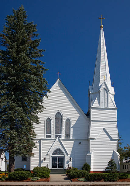istock Beautiful New England (NewHampshire) Catholic church with tall steeple 175238688
