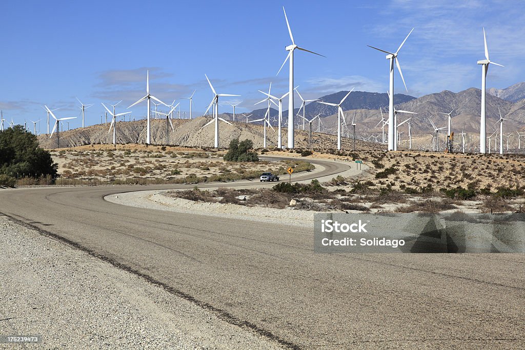 Estrada no Deserto de energia alternativas - Foto de stock de Azul royalty-free
