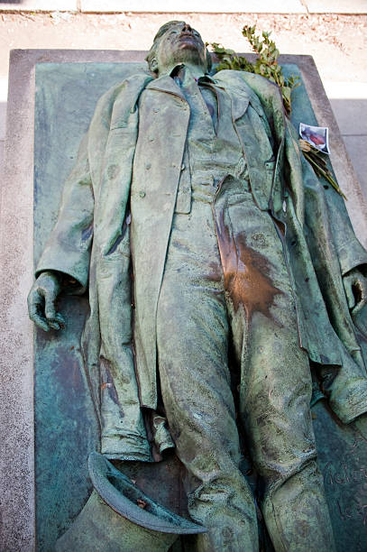 istock The Tomb of Victor Noir. 175239524