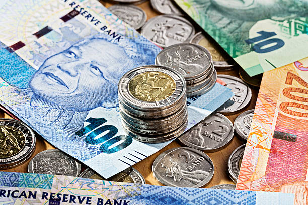 ミックス南アフリカ通貨はニュー・マンデラ banknotes - ten rand note ストックフォトと画像