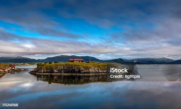 Foto de Paisagem Norueguesa e mais fotos de stock de Cloudscape - Cloudscape, Crepúsculo, Céu - Fenômeno natural