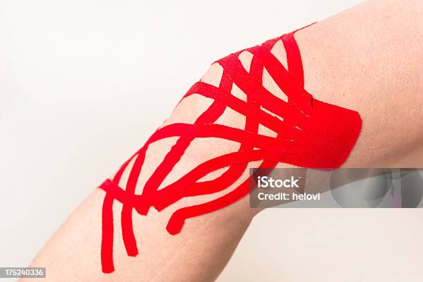 Kinesiotape Do Joelho - Fotografias de stock e mais imagens de Articulação - Parte do corpo - Articulação - Parte do corpo, Articulação humana, Atleta