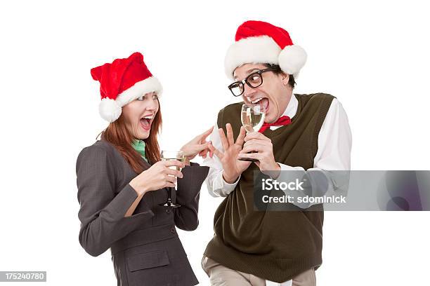 Donna Flirtare Con Secchione Collega Al Party Di Natale - Fotografie stock e altre immagini di 35-39 anni