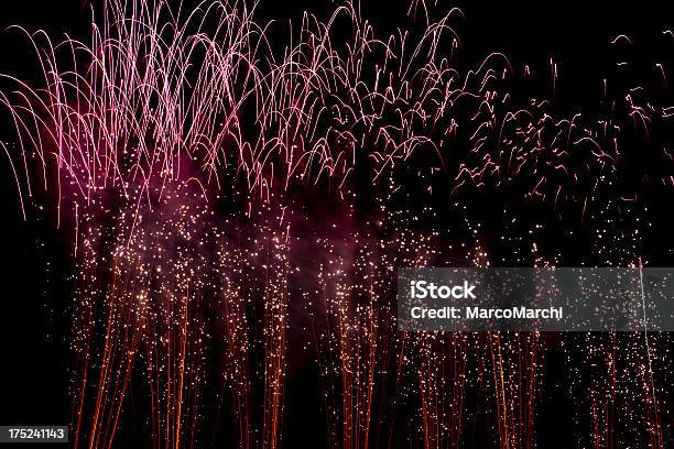 Fuegos Artificiales Foto de stock y más banco de imágenes de Aniversario - Aniversario, Año nuevo, Celebración - Ocasión especial