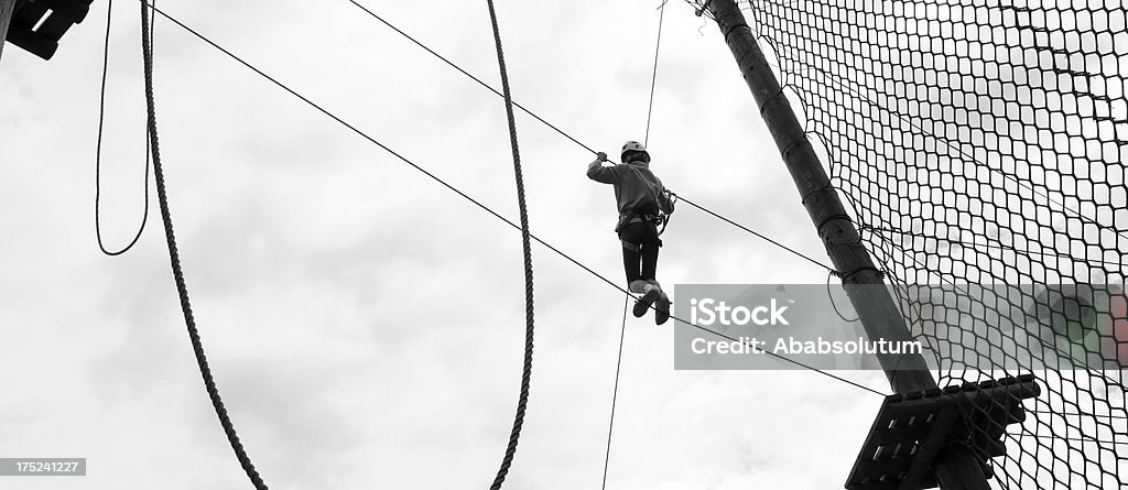 Arrampicata Challange corso in B & W - Foto stock royalty-free di Adulto