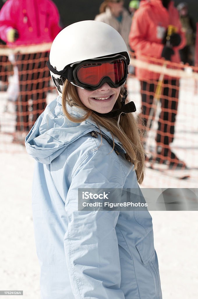 SKI FEMME - Photo de 10-11 ans libre de droits