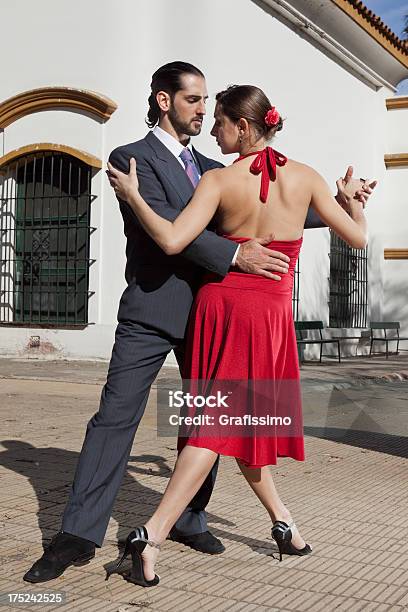 Argentinischer Paar Tanzen Tango In Buenos Aires Stockfoto und mehr Bilder von 25-29 Jahre - 25-29 Jahre, 30-34 Jahre, Abendkleid