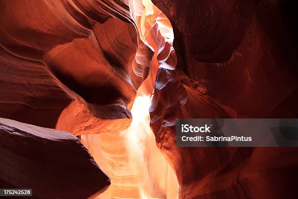 Desfiladeiro Antelope Canyon Arizona - Fotografias de stock e mais imagens de Ao Ar Livre - Ao Ar Livre, Areia, Arenito